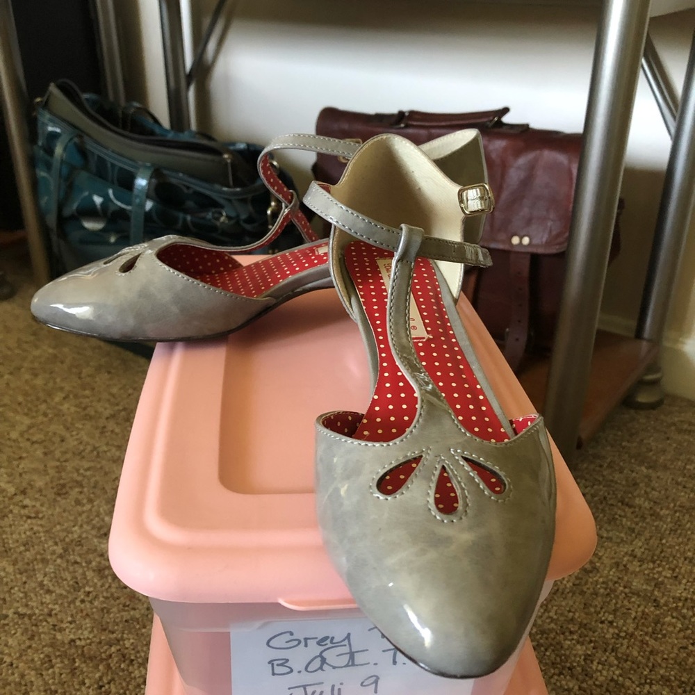 B.A.I.T. Mini Wedge Vintage inspired Shoes. Size 9